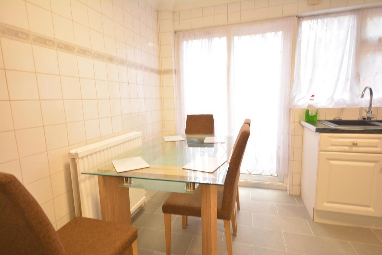 Five Bedroom Townhouse Near Excel Exhibition Centre London Bagian luar foto