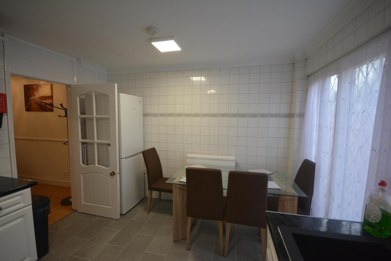Five Bedroom Townhouse Near Excel Exhibition Centre London Bagian luar foto